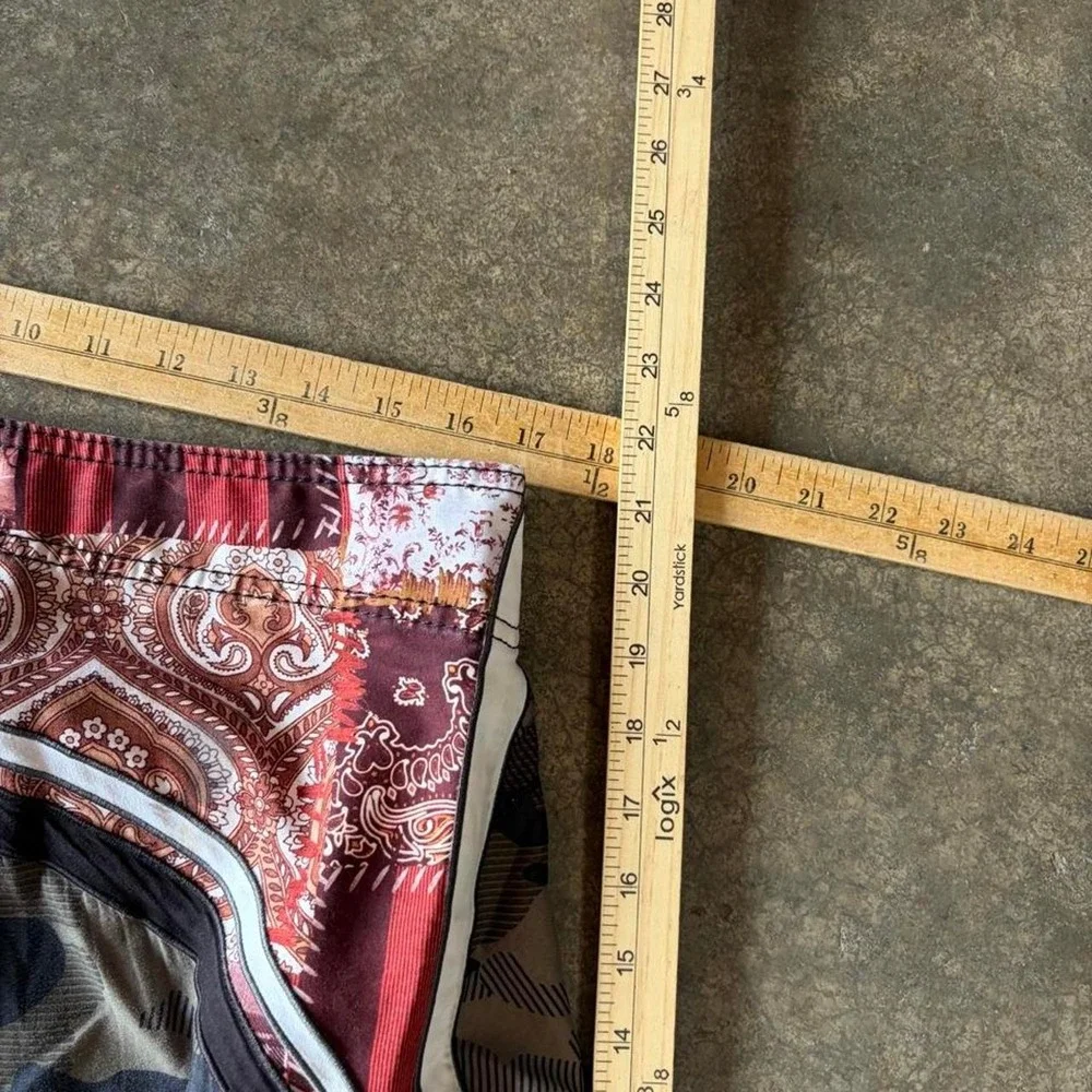 2000s Y2K billabong camo board shorts